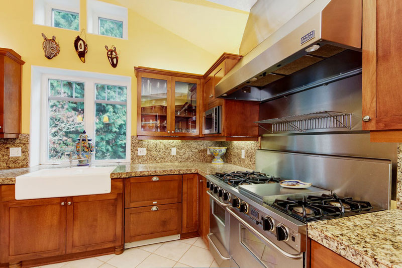 Modern Kitchen With Santa Cecilia Granite